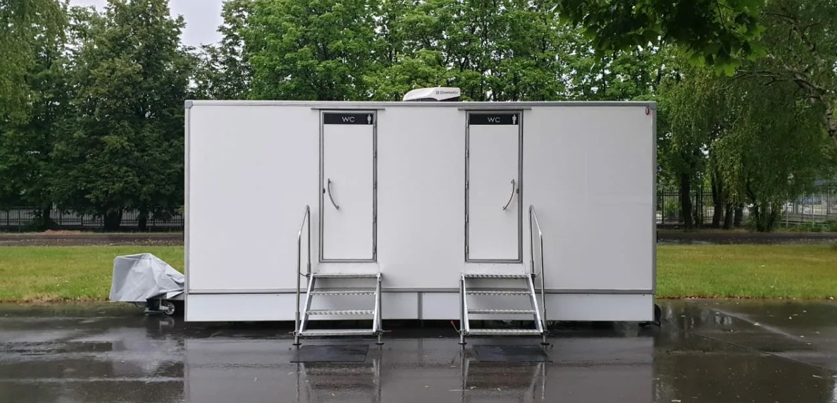 Аренда мобильных туалетных модулей на колесиках в Красногорске